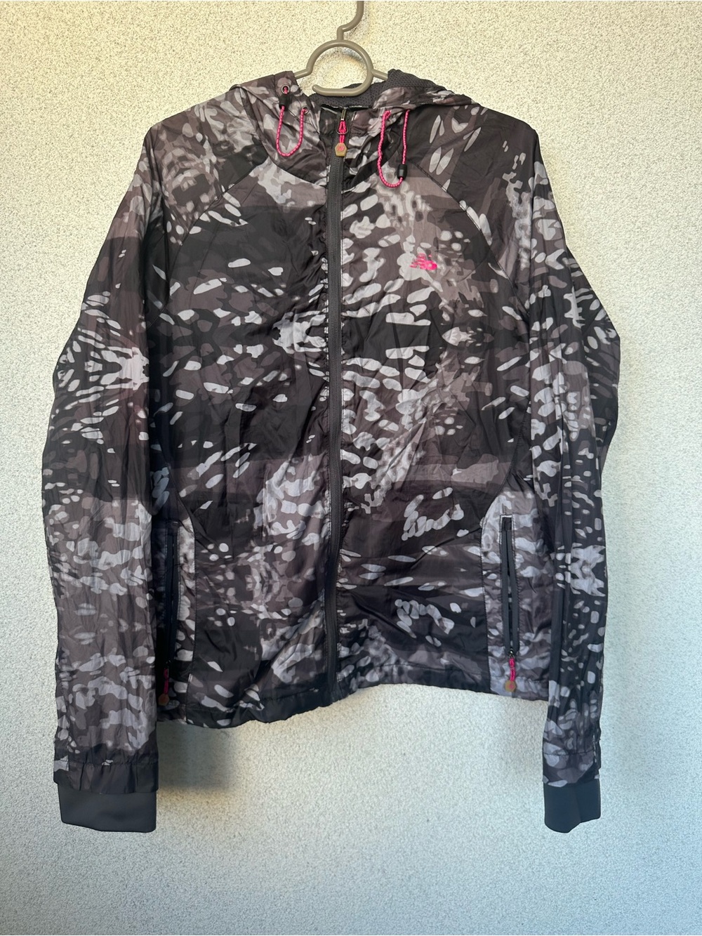 New Balance Abstract Print Windbreaker Jacket Women’s XL Black Pink Hooded